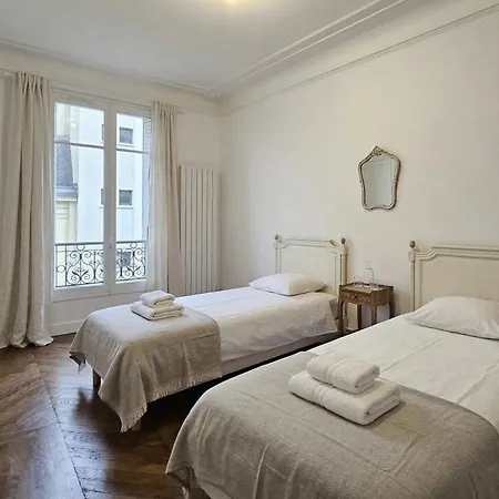 Montaigne Alma * Parigi